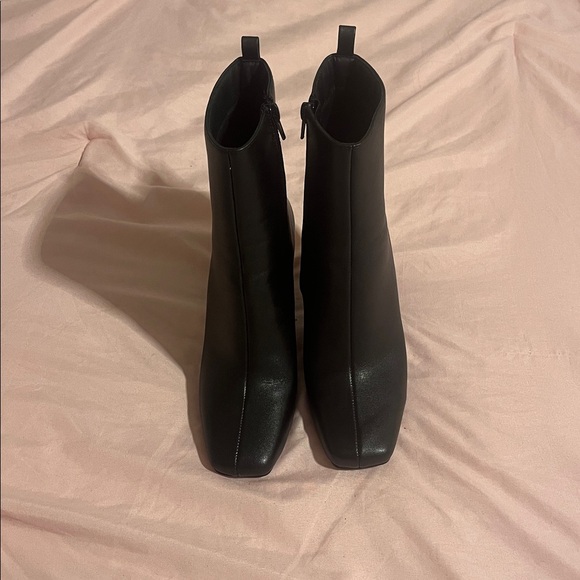 Sleek Black Heeled Boots - Picture 5 of 5